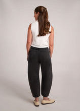 Jeans Malia Barrel Denim NOIR Yoga Jeans