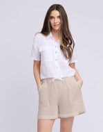 SHORT EN LIN À JAMBES LARGES / GABRIELLA Beige de YOGA JEANS