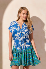 Robe à col cranté et imprimé combiné avec cordon de serrage à la taille
