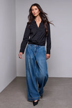Pantalon Brooke Denim à plis sur le devant et jambes larges