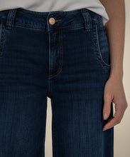 Jeans Meg taille haute, jambes longues et évasée