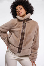 Manteau Lambra Taupe Fausse Fourrure