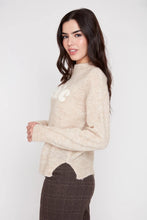Pull en maille douce avec écusson chic Amande