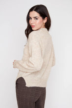 Pull en maille douce avec écusson chic Amande